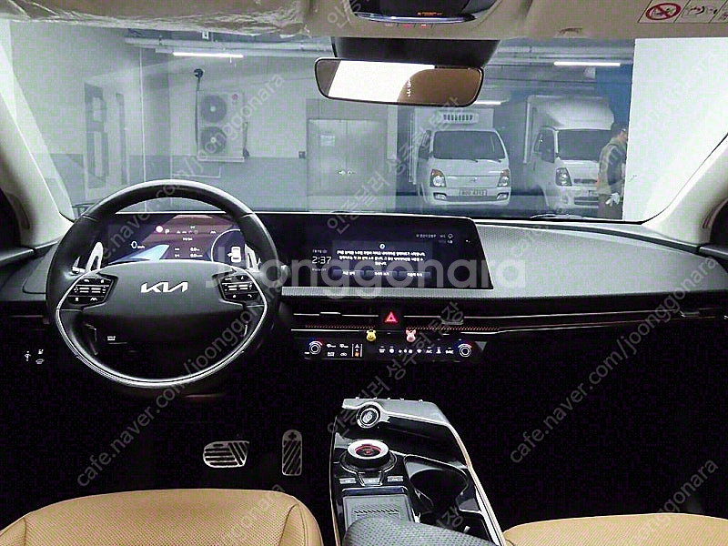EV6 중고 EV6 중고차 흰색 2022년식 롱레인지 어스 중고차카페--8